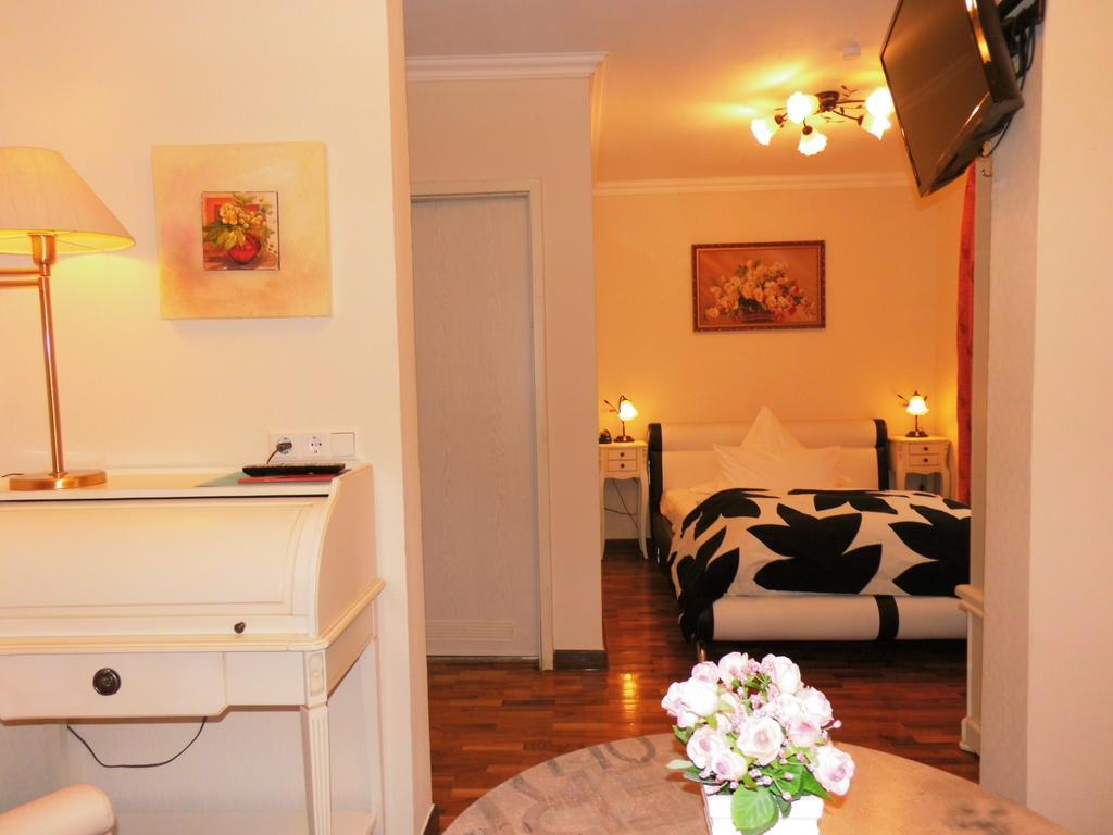 Aparthotel Guzulka & Restaurant Берлин Экстерьер фото