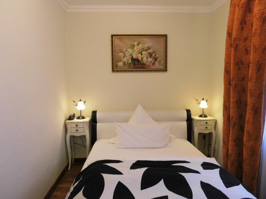 Aparthotel Guzulka & Restaurant Берлин Экстерьер фото
