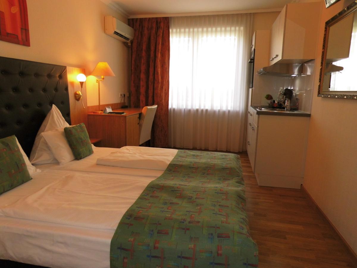 Aparthotel Guzulka & Restaurant Берлин Экстерьер фото