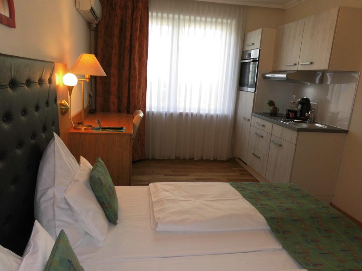 Aparthotel Guzulka & Restaurant Берлин Экстерьер фото